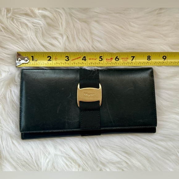 Salvatore Ferragamo Vara Black Leather Wallet - Picture 5 of 16